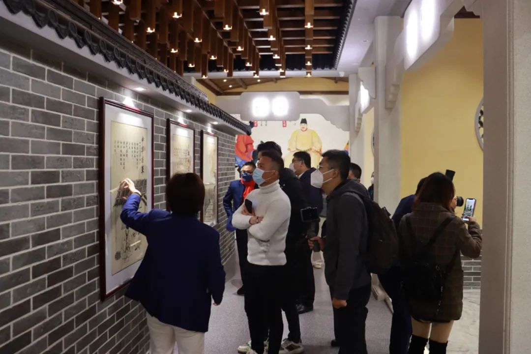 采风团参观广宁油茶文化博览园
