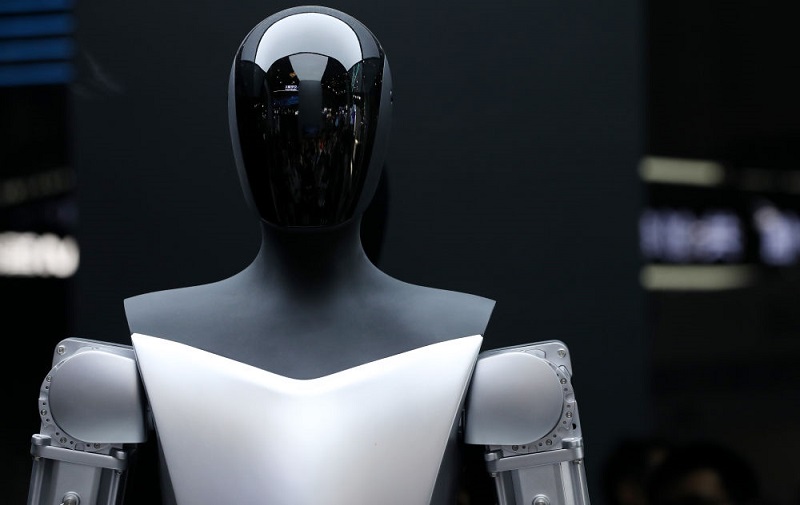 7月6日在2023世界人工智能大会展会现场拍摄的特斯拉机器人。新华社记者 方喆 摄