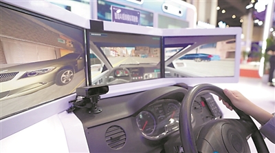 装有5G智能监控系统的智能AI视频模拟驾驶舱。李忠明摄