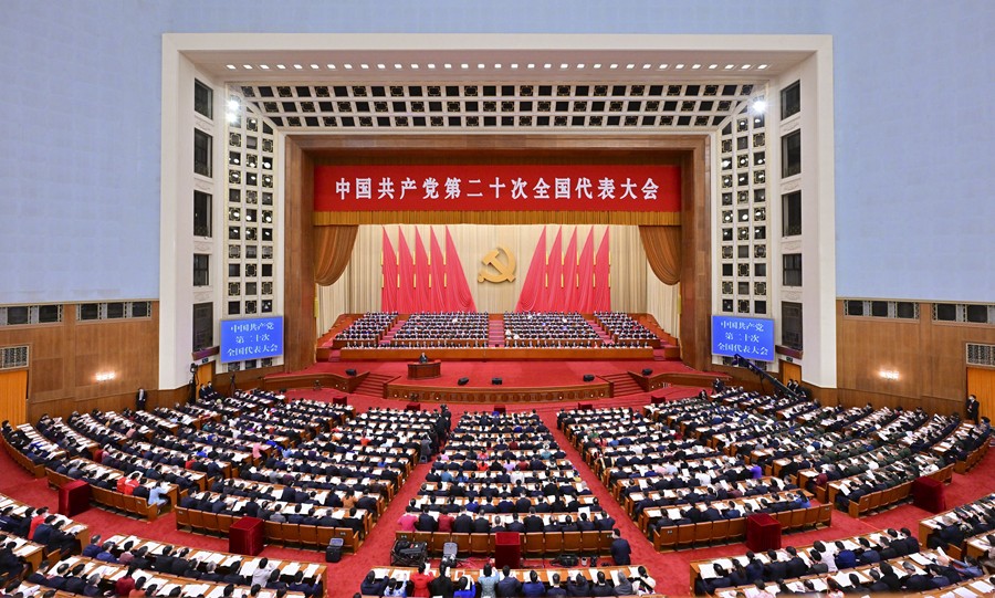 10月16日，中国共产党第二十次全国代表大会在北京人民大会堂开幕。习近平代表第十九届中央委员会向大会作报告。新华社记者 岳月伟 摄