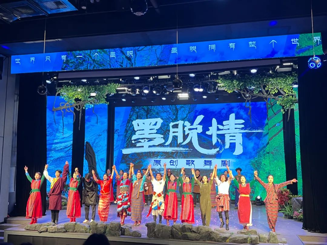 佛山的千里之外也有一座与佛山琼花剧院同名的墨脱琼花剧场，充分展现“佛墨一家亲”的山海情缘。（蔡彦栩/摄）