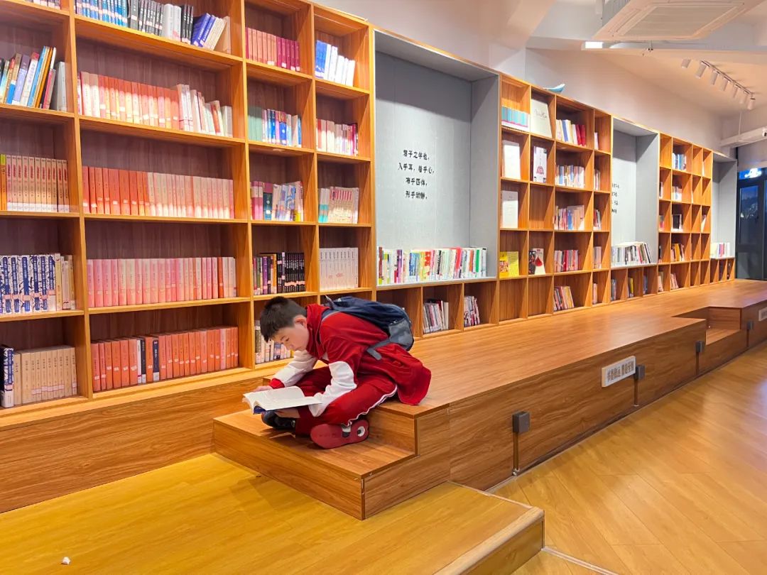 墨脱莲花书屋，年接待读者20万人次，成为边疆群众的精神文化灯塔。（蔡彦栩/摄）