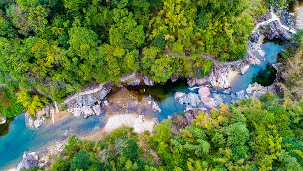 鸟瞰南昆山石河奇观