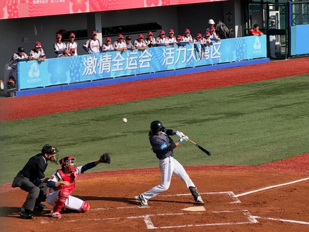 *棒球运动员比赛的精彩瞬间