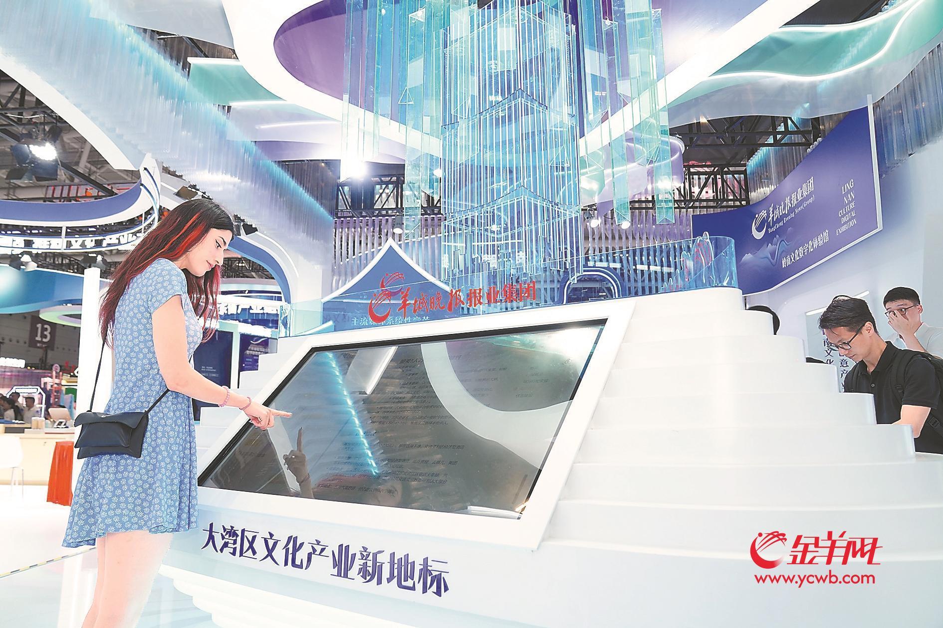 跟着AI游乡村，岭南文化大模型在第二十一届文博会上亮出“文化活地图” 羊城晚报记者 宋金峪 摄